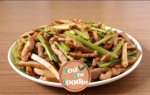 Fried shredded pork with dried celery