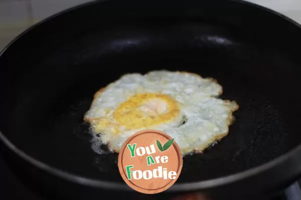 Fried egg with garlic