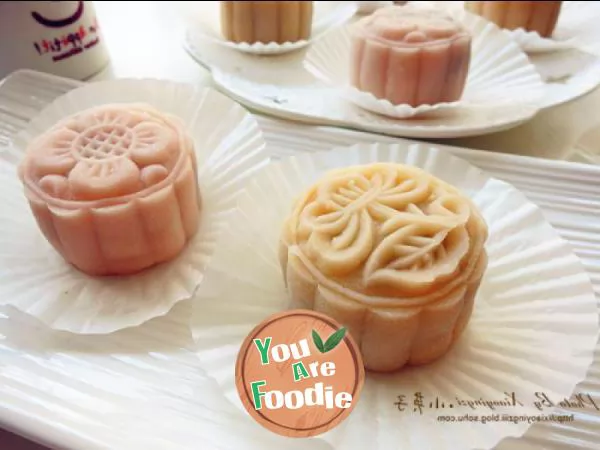 Rose flavored mung bean sand ice skin moon cake