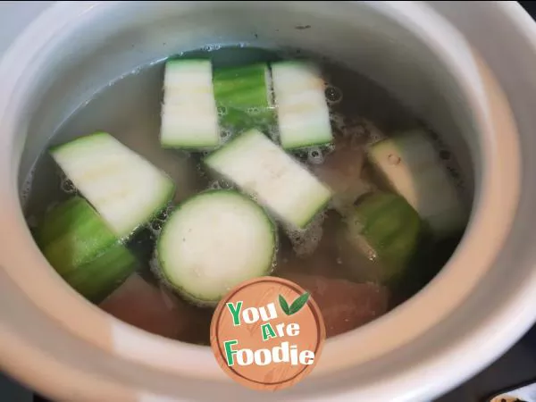 Jiegua Yimi lean meat soup