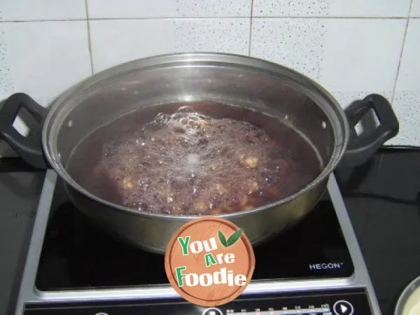 Sweet glutinous rice porridge with longan and lotus seeds