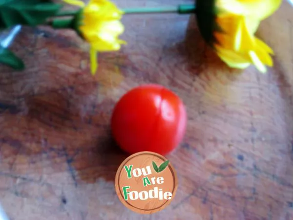 White sugar tomato flower