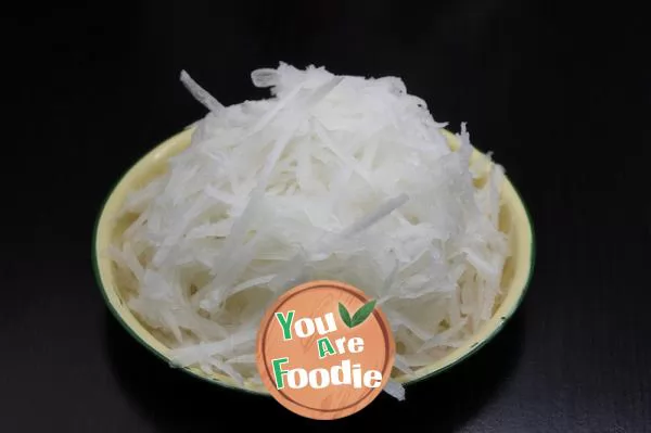 Shredded radish fish soup