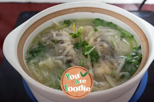 Shredded radish fish soup