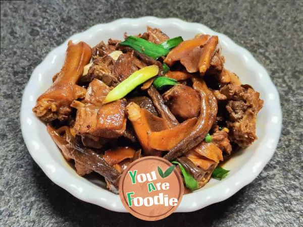 Braised-Duck-with-Deer-Antler-Mushroom