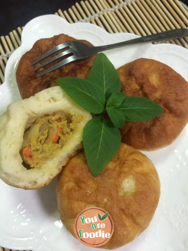 Fried-Bun-with-curry-beef