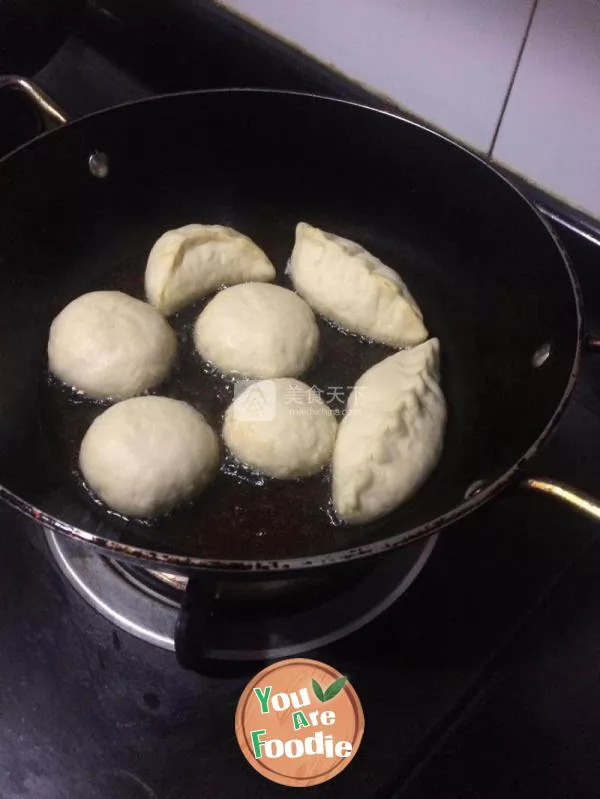 Fried Bun with curry beef