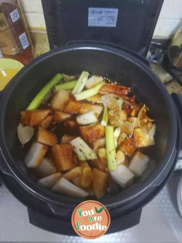 Stewed Pork with White Radish