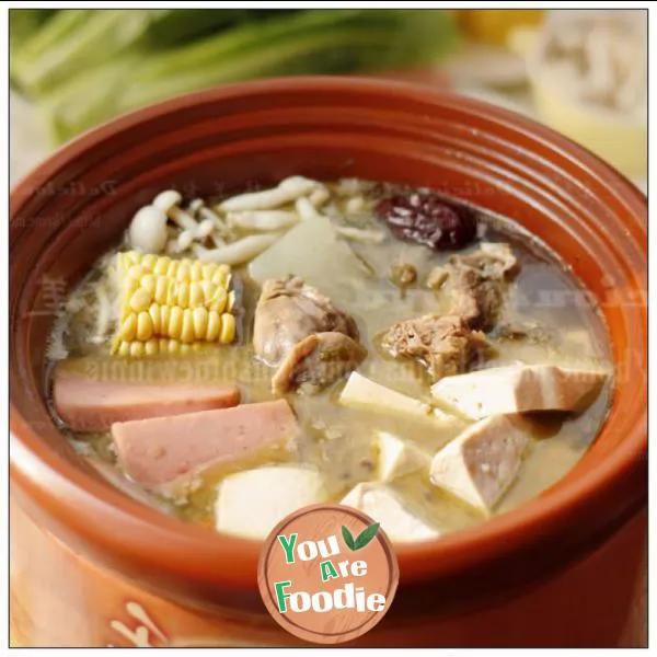 Sour and refreshing appetizer ----- sour radish duck soup hot pot