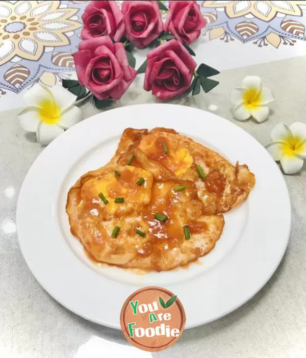 Fried egg with tomato sauce
