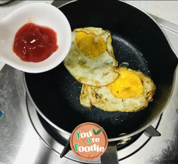 Fried egg with tomato sauce