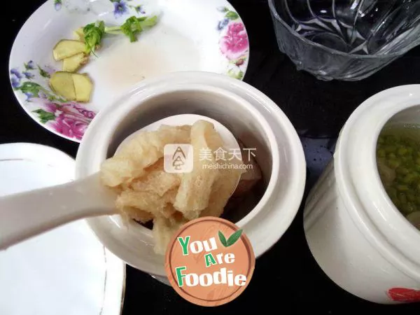 Two cups in one pot - bamboo fungus and spareribs Cup - mung bean and spareribs cup