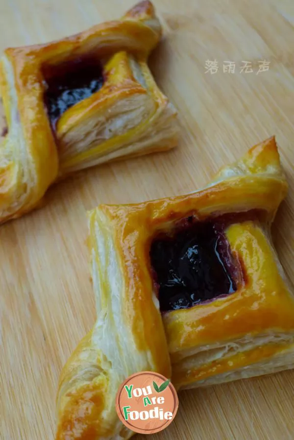 Blueberry pastry