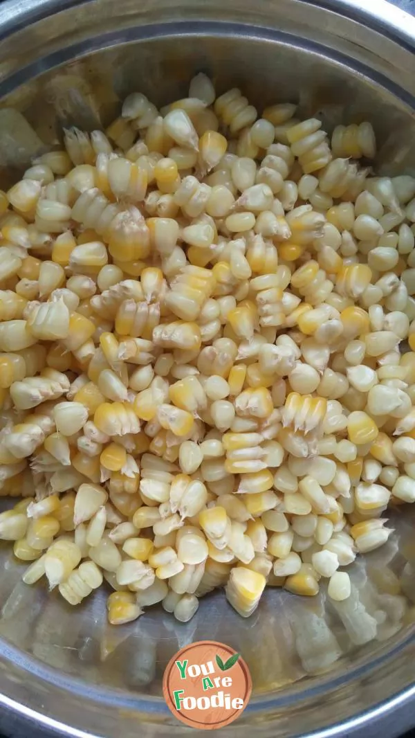 Fried corn with egg yolk