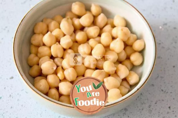 [Chinese toon chickpea]: an out of date spring delicacy