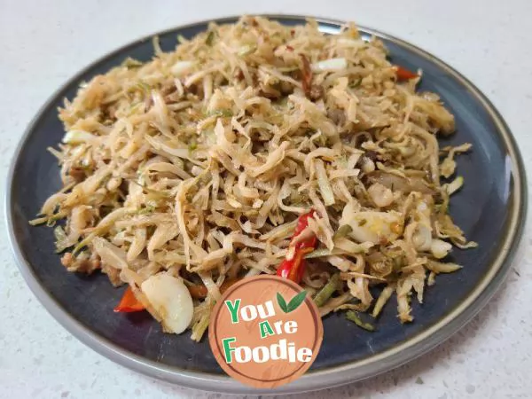 Stir fried shredded pork with dried white radish