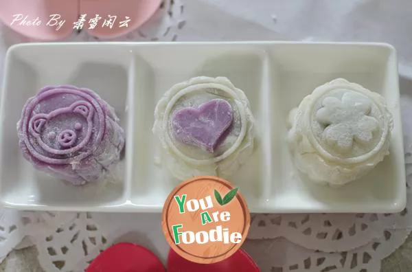 Fancy ice moon cake