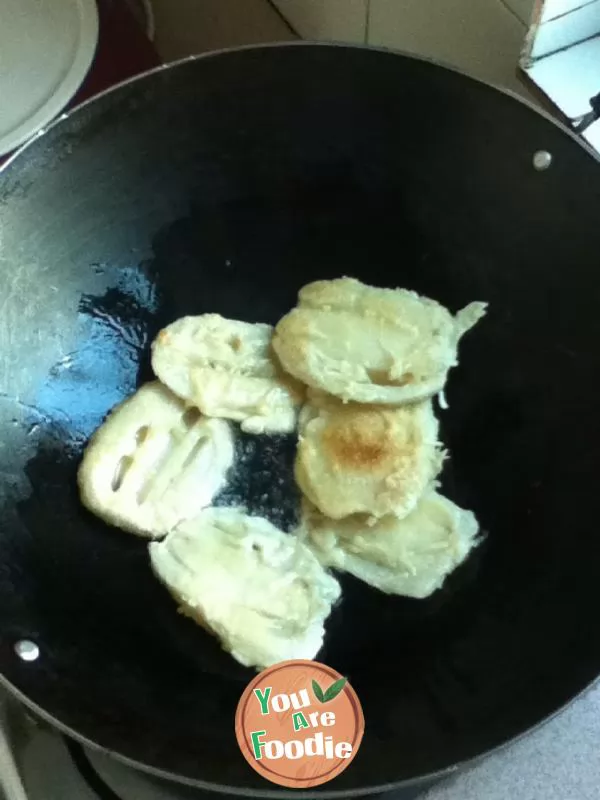 Sweet and sour lotus root slices