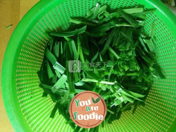 Fried clam meat with leeks