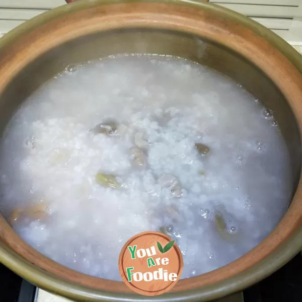 Stewed scallop and chestnut porridge