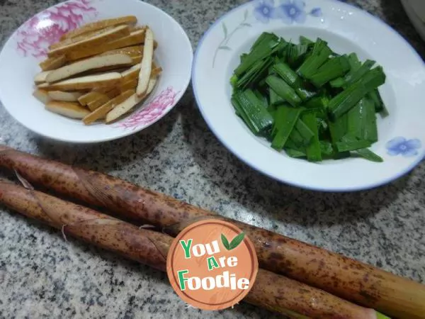 Fried bamboo shoots with dried leeks