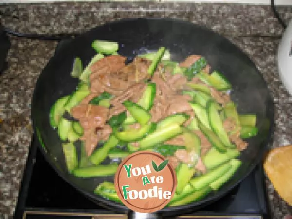 Fried pork liver with cucumber