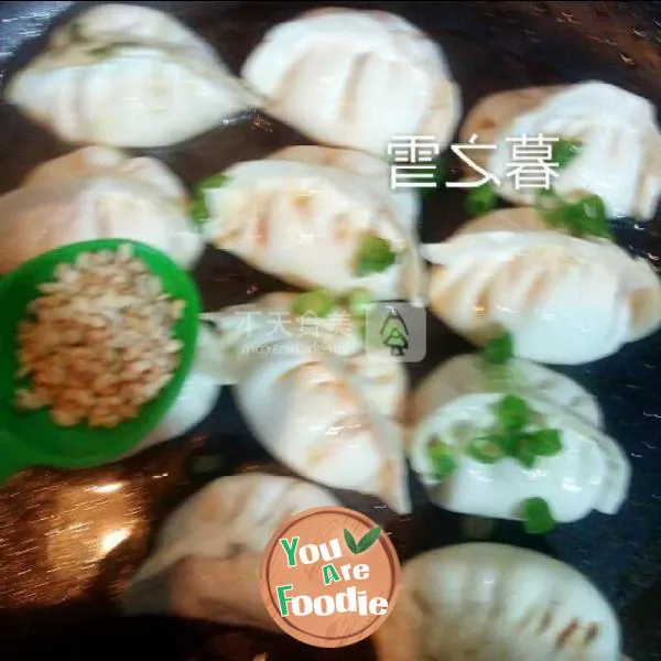 Fried and frozen mushroom dumplings