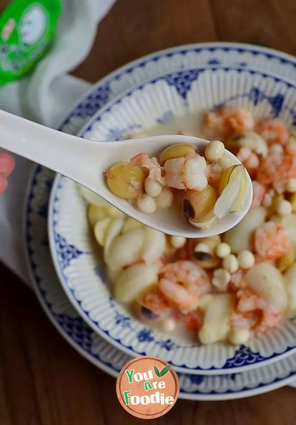 [job's tears, lotus seeds and shrimp casserole] a spoonful of warm-up soup with rich milk flavor for the new year