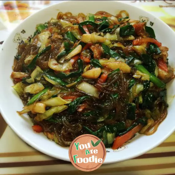 Fried vermicelli with cabbage and streaky pork