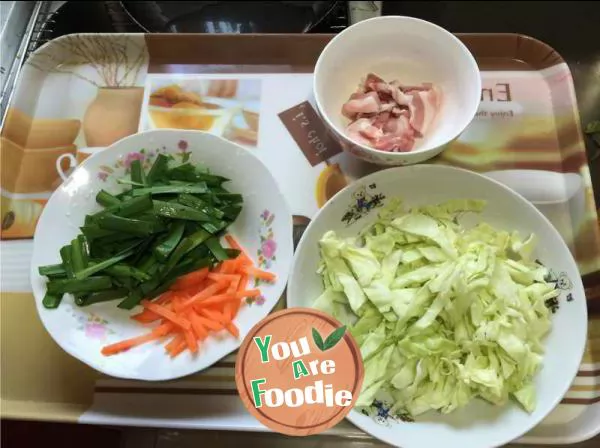 Fried vermicelli with cabbage and streaky pork