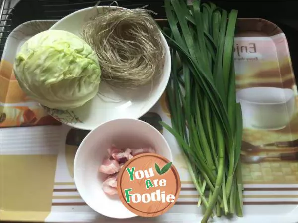 Fried vermicelli with cabbage and streaky pork