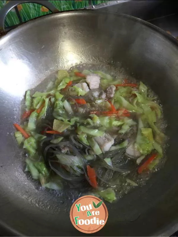 Fried vermicelli with cabbage and streaky pork