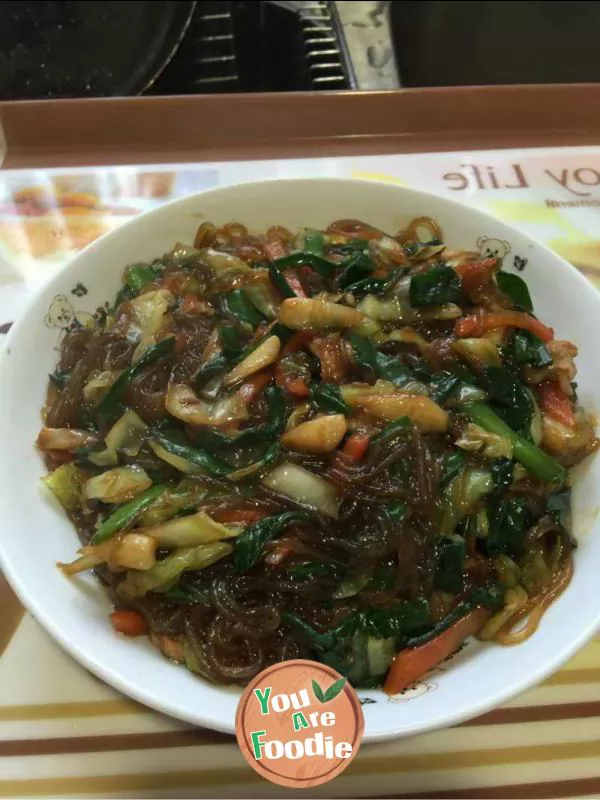 Fried vermicelli with cabbage and streaky pork