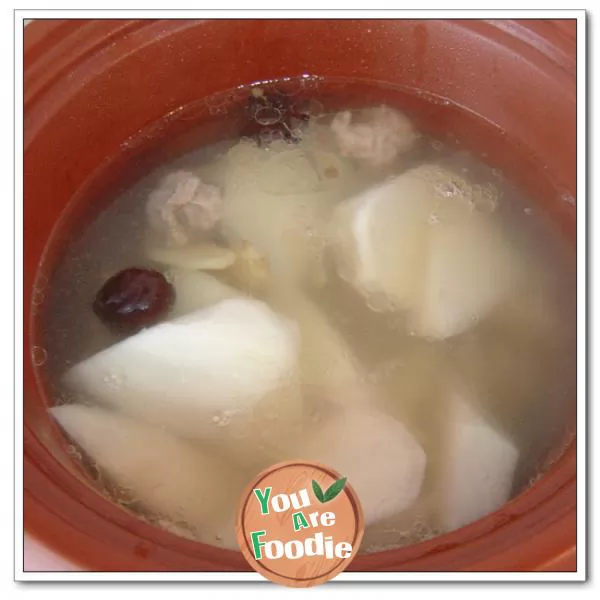 Autumn health preserving Soup for invigorating the spleen and stomach - radish and beef brisket soup