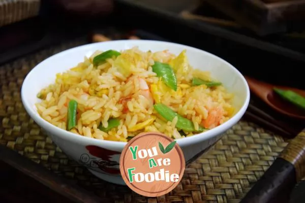 Fried-rice-with-shrimp-and-egg-in-Thai-Sauce