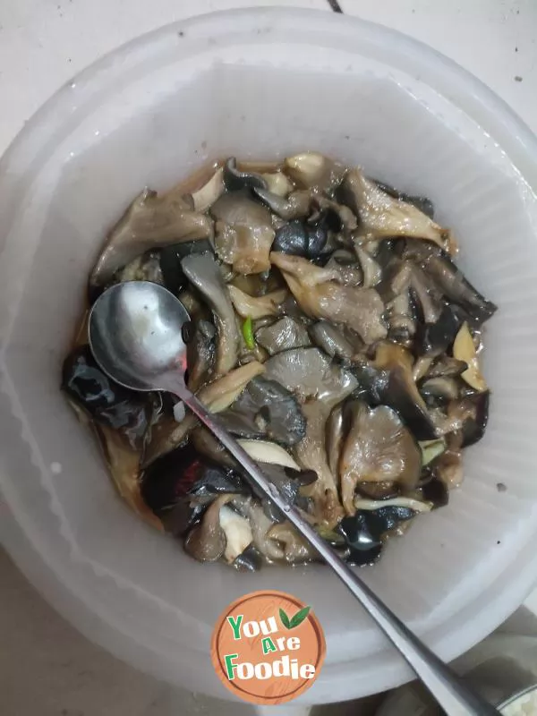 Stir-fried mushrooms