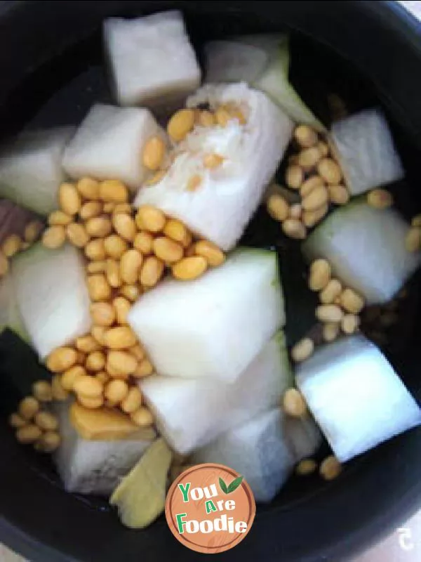 Soybean and white gourd soup