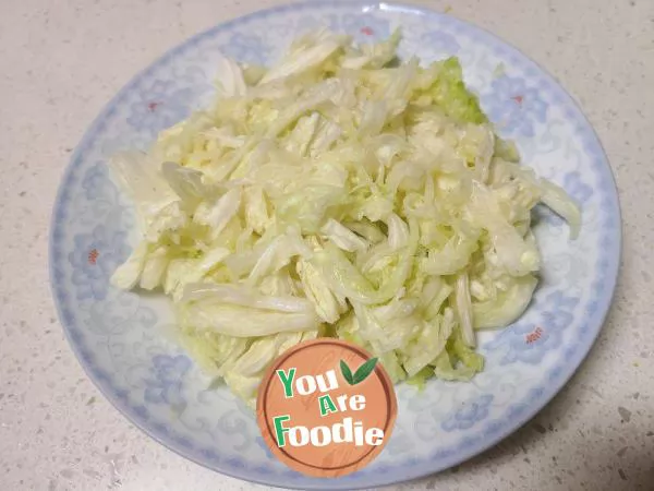 Mixed cabbage with sesame sauce