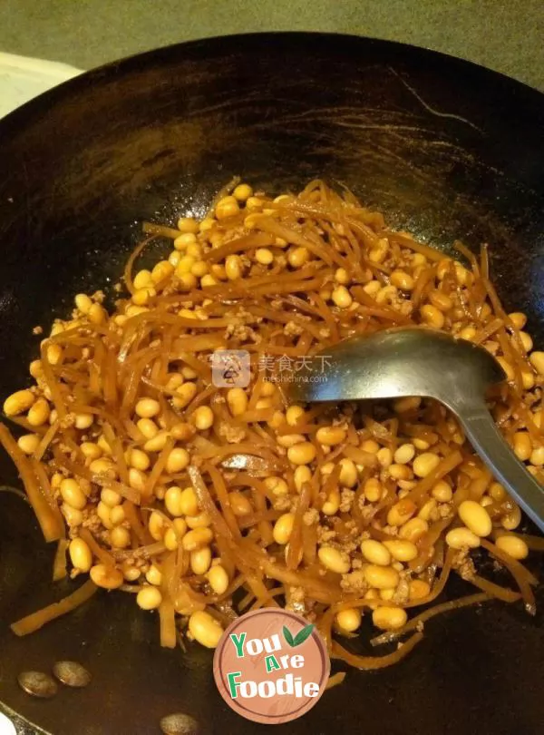 Fried soybeans with pickles