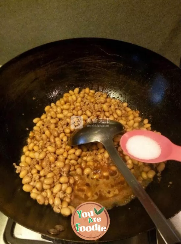 Fried soybeans with pickles