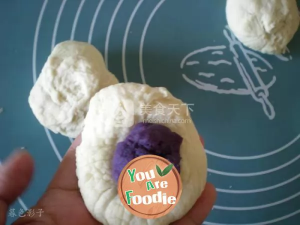 Purple potato bun