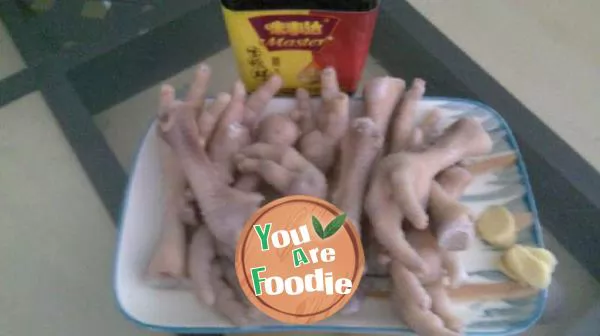 Stewed chicken feet