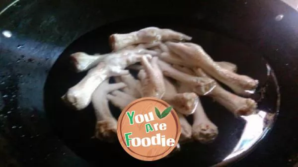 Stewed chicken feet