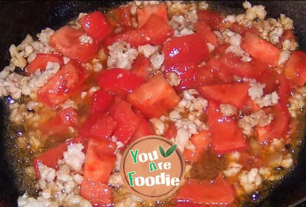 Fried double flowers with minced tomato and meat