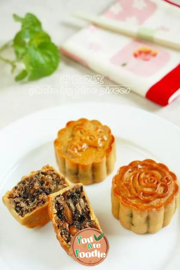 Cantonese-five-kernel-moon-cake