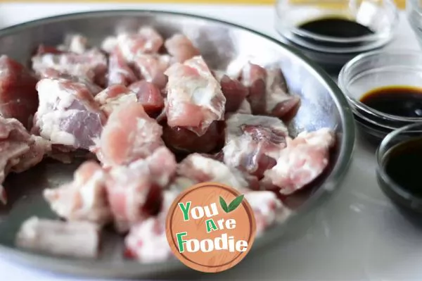 Hand remnant party can also easily complete sweet and sour pork ribs