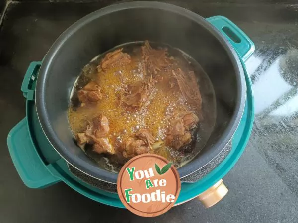 Braised duck leg with sauce without adding a drop of water