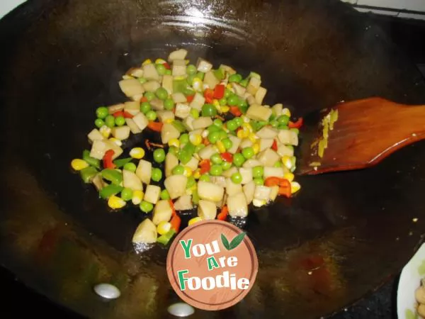 Fried diced chicken with Pleurotus eryngii