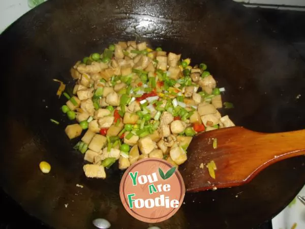 Fried diced chicken with Pleurotus eryngii