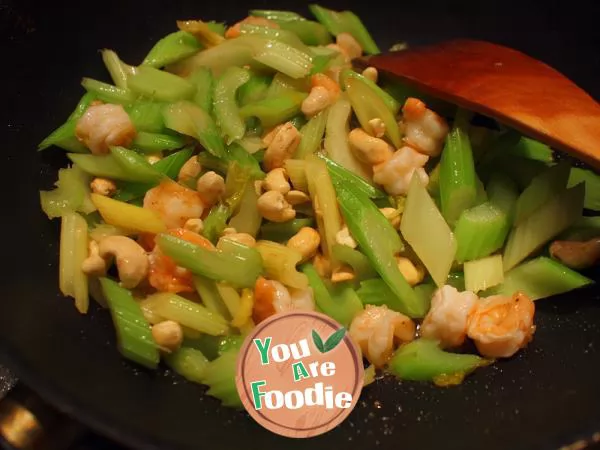 Shrimp with celery and cashew nuts